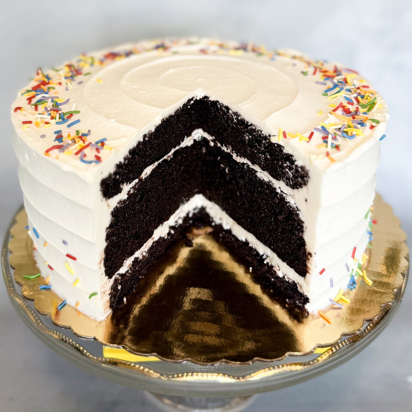Vanilla on Chocolate Cake